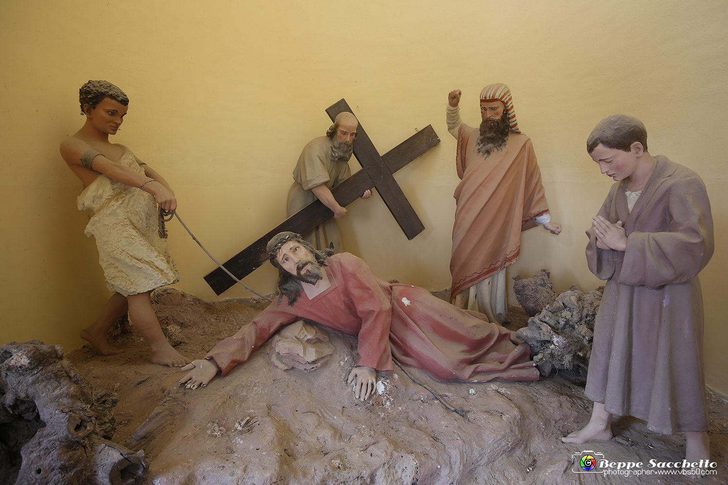 VBS_6718 - I Piloni della Via Crucis del Sacro Monte di Montà d'Alba.jpg